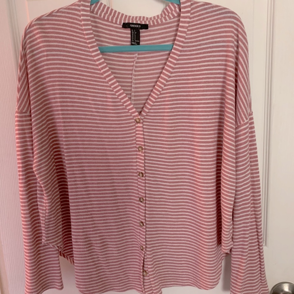 Cute dusty pink and white cropped long sleeved top